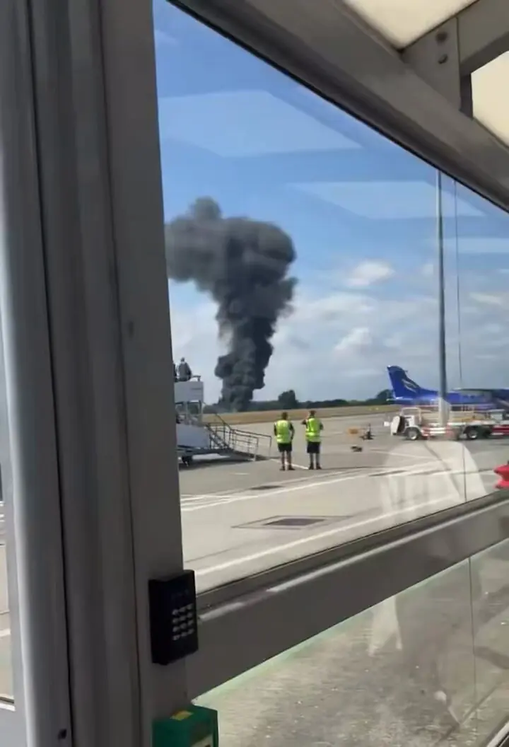 Deadly London Plane Crash: टेकऑफ के तुरंत बाद ब्लास्ट, Beech B200 बना आग का गोला