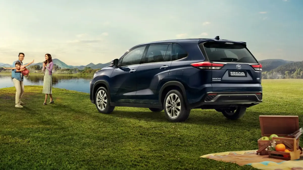 Toyota Innova HyCross